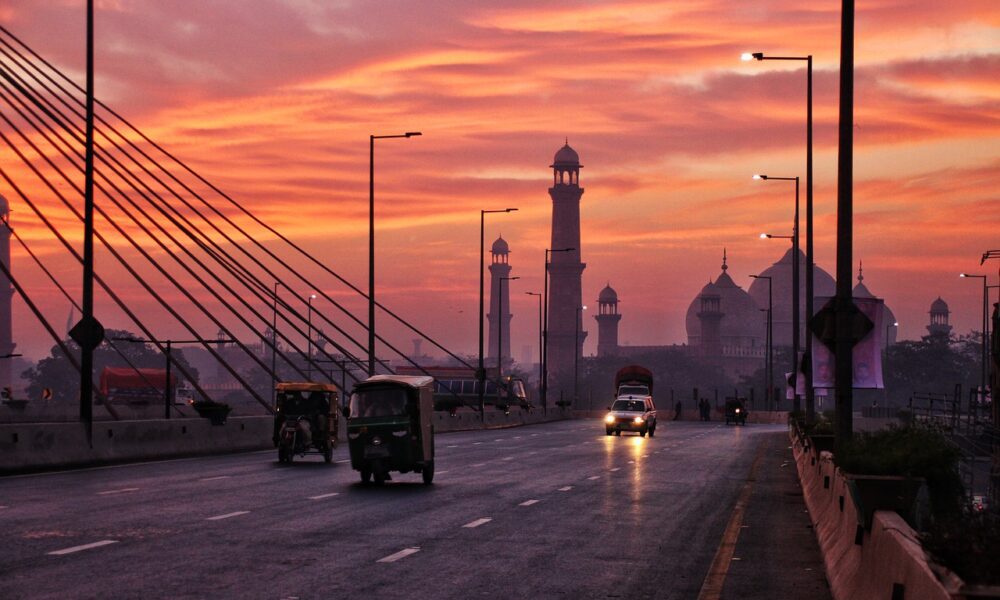 badshahimosque gfa71f47d6 1280 1000x600 1