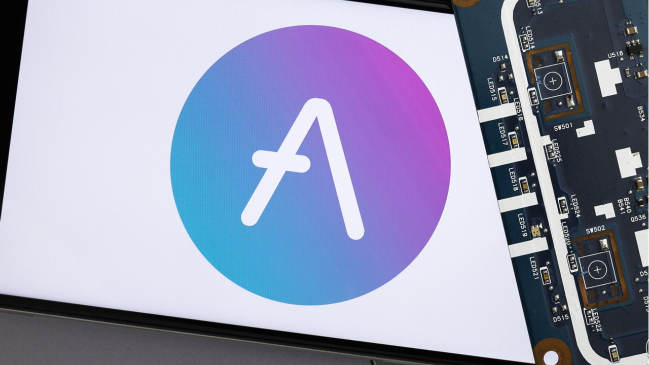 shutterstock 2112665819