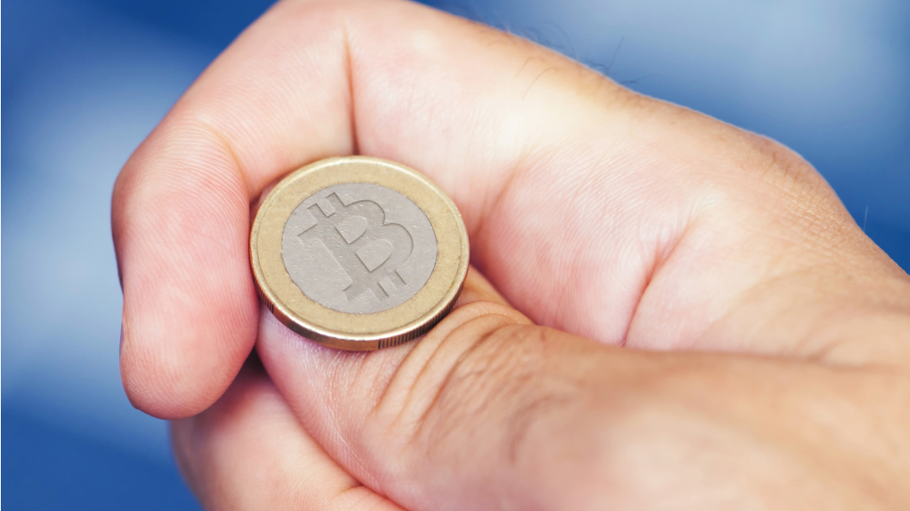 Turkish Referee Flips Bitcoin at Istanbul Derby Kick-Off, Soccer Authority Launches Probe 2 Turkish Referee Flips Bitcoin at Istanbul Derby Kick-Off, Soccer Authority Launches Probe