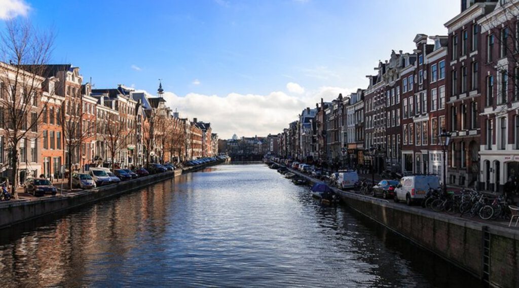 d10e kicks off blockchain conference series in amsterdam