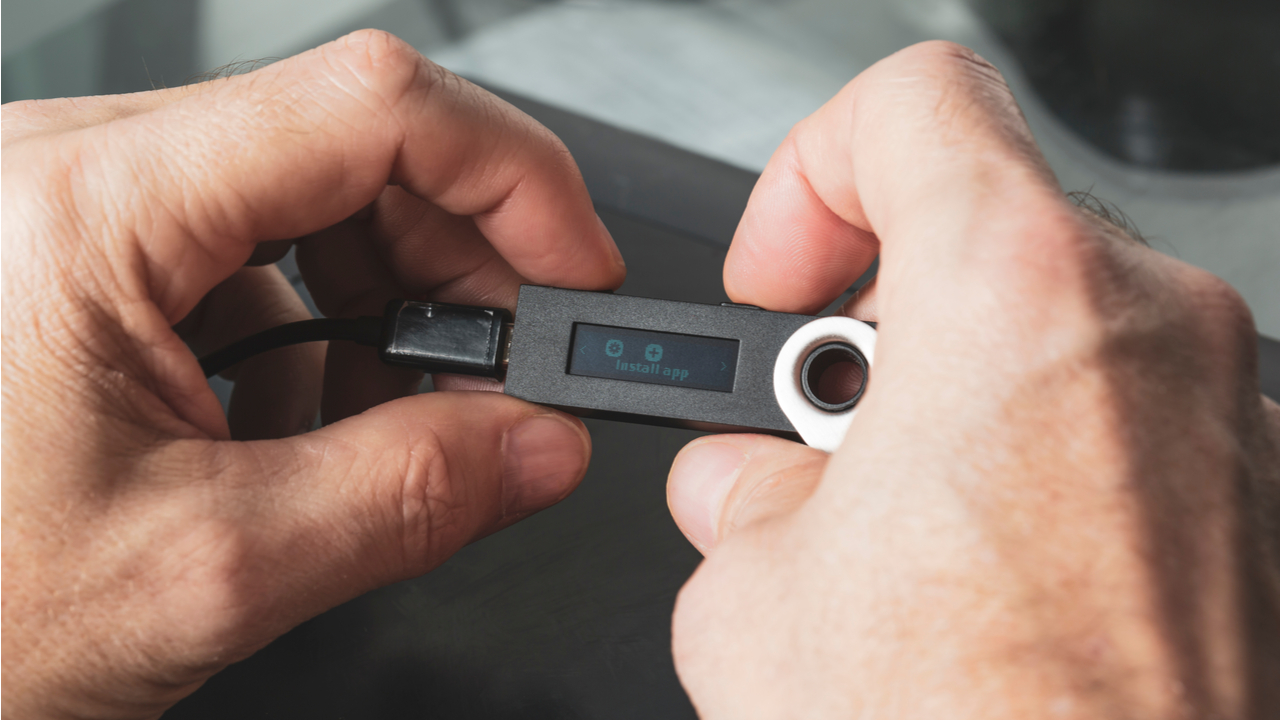 Demand for Hardware Crypto Wallets Increases Amid Currency Restrictions in Russia 2 Demand for Hardware Crypto Wallets Increases Amid Currency Restrictions in Russia