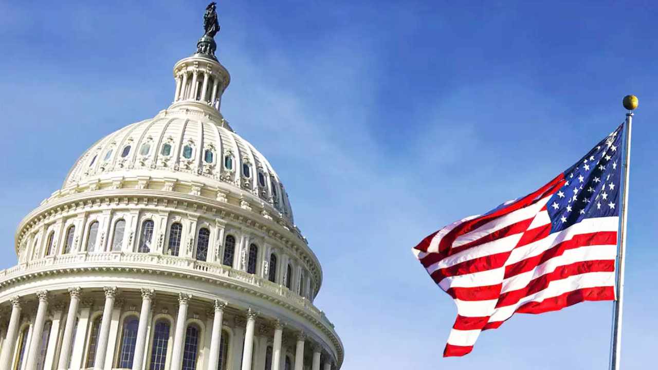 US Senators Introduce Bipartisan Bill to Exempt Small Crypto Transactions From Taxes 2 US Senators Introduce Bipartisan Bill to Exempt Small Crypto Transactions From Taxes