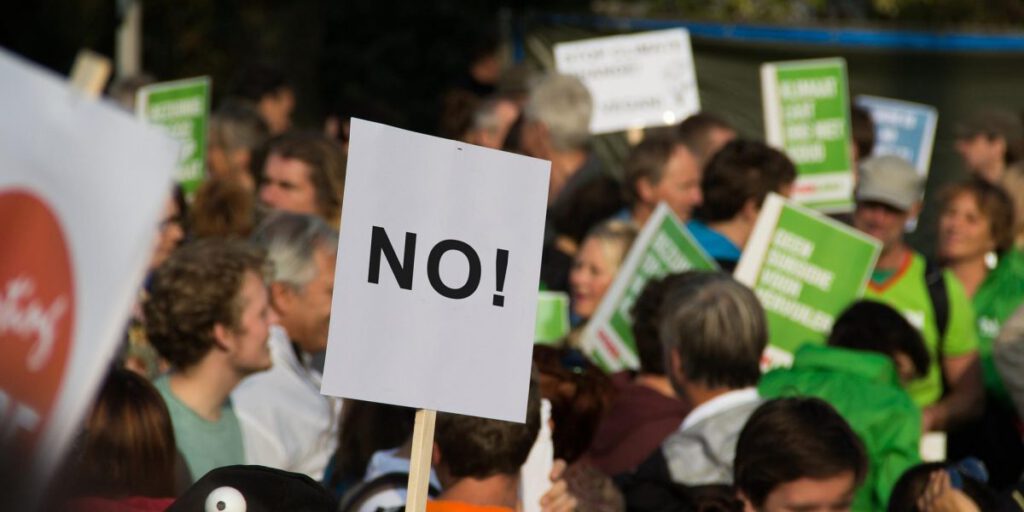 protest g2f3f0d9fb 1920 1200x600 1