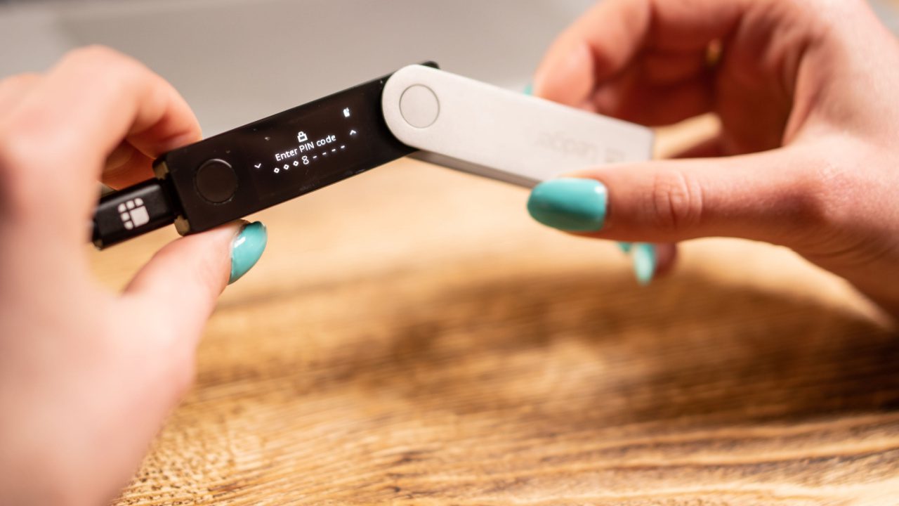 Sales of Hardware Crypto Wallets Decline in Russia With Easing Currency Restrictions 2 Sales of Hardware Crypto Wallets Decline in Russia With Easing Currency Restrictions