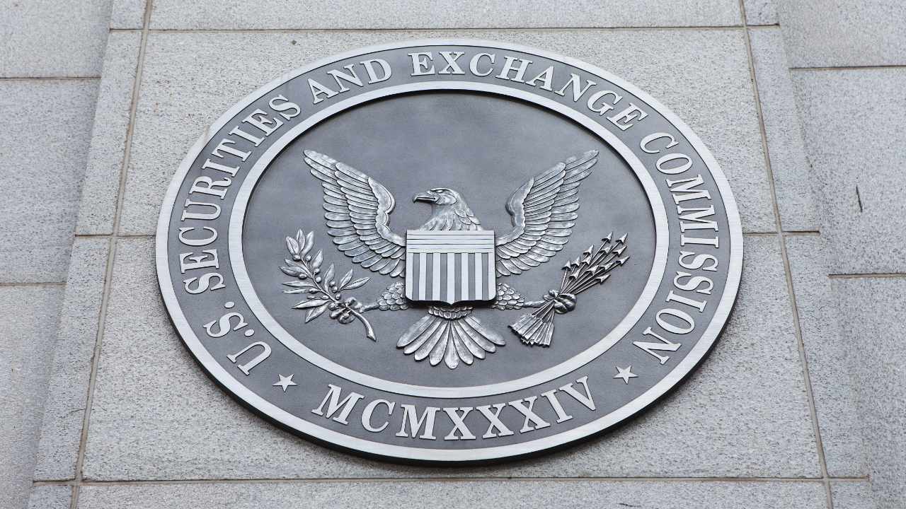 US Lawmaker Calls on SEC to Issue Crypto Regulations — Says ‘a Formal Regulatory Process Is Needed Now’ 2 US Lawmaker Calls on SEC to Issue Crypto Regulations — Says 'a Formal Regulatory Process Is Needed Now'