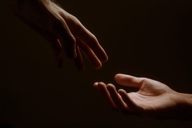 hands gcb3928218 1280 630x420 1